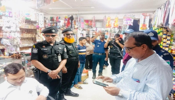 জেলায় প্রথমবারের মতো সরেজমিনে বিশুদ্ধ খাদ্য আদালতের সংক্ষিপ্ত বিচার কার্যক্রম জেলায় প্রথমবারের মতো সরেজমিনে বিশুদ্ধ খাদ্য আদালতের সংক্ষিপ্ত বিচার কার্যক্রম