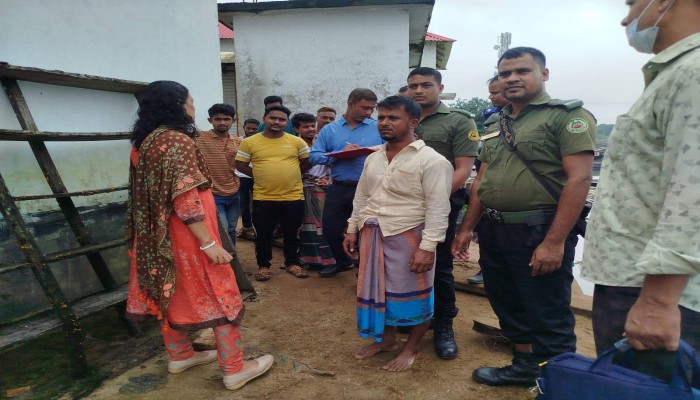বিশ্বম্ভরপুরে বাল্কহেড জব্দ, এক ব্যক্তিকে ৭০ হাজার টাকা জরিমানা বিশ্বম্ভরপুরে বাল্কহেড জব্দ, এক ব্যক্তিকে ৭০ হাজার টাকা জরিমানা