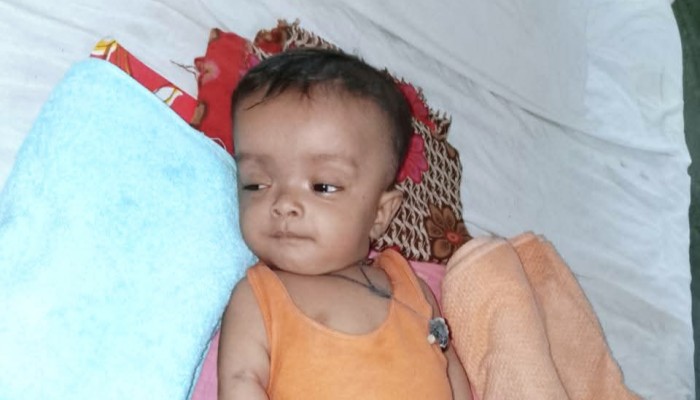 অসহায় এক পিতার আর্তনাদ “আমার সন্তানটাকে বাঁচান” অসহায় এক পিতার আর্তনাদ “আমার সন্তানটাকে বাঁচান”