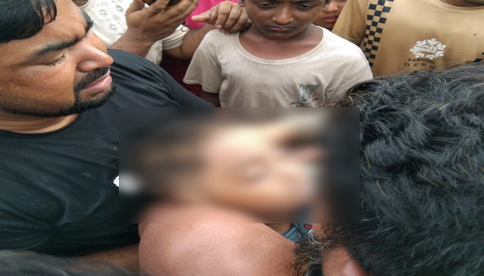 বাবার চোখের সামনেই ডুবে যায় শিশু মাসুম বাবার চোখের সামনেই ডুবে যায় শিশু মাসুম