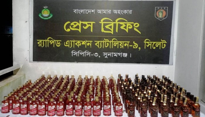 র্যাবের অভিযানে ভারতীয় ২৭২ বোতল মদ জব্দ র্যাবের অভিযানে ভারতীয় ২৭২ বোতল মদ জব্দ