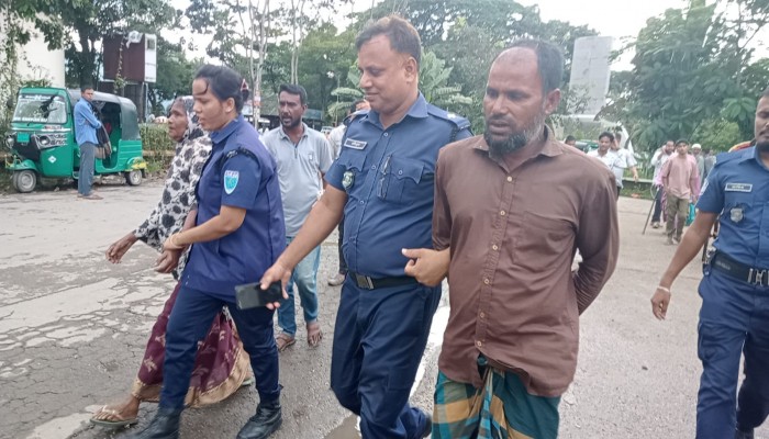 ভারতে অনুপ্রবেশকালে আটক ৪ ভারতে অনুপ্রবেশকালে আটক ৪