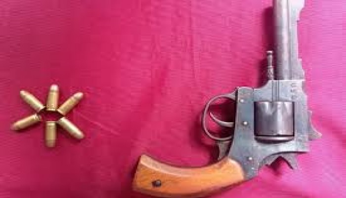 ৬ রাউন্ড গুলিসহ বিদেশি রিভলবার জব্দ ৬ রাউন্ড গুলিসহ বিদেশি রিভলবার জব্দ