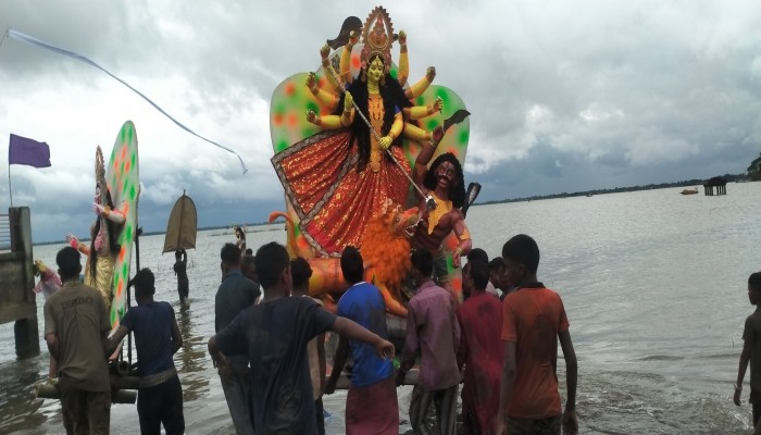 প্রতিমা বির্সজনের মধ্যদিয়ে বিশ্বম্ভরপুরে শারদীয় দুর্গোৎসব সম্পন্ন