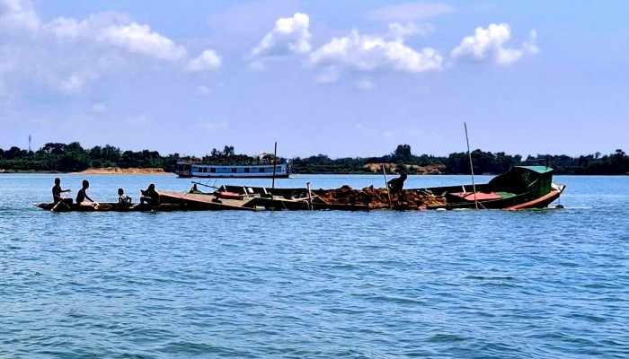 ৫ মাস পর যাদুকাটায় ফের প্রাণচাঞ্চল্য