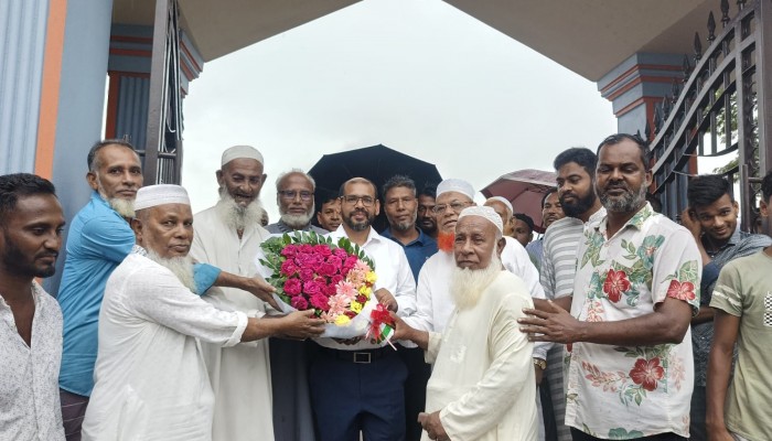 লঞ্চঘাটের অবৈধ স্থাপনা উচ্ছেদের আশ্বাস দিলেন জেলা প্রশাসক