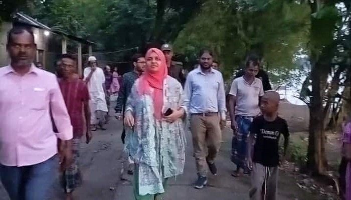 ইব্রাহীমপুরে নদীভাঙন এলাকা পরিদর্শনে ইউএনও সুলতানা জেরিন