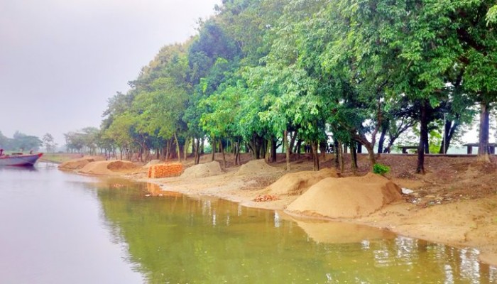 পান্ডারখাল বাঁধে প্রভাবশালীদের দখলদারিত্ব
