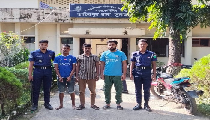 যাদুকাটার পাড় কেটে বালু উত্তোলন: চার জনের দুই মাসের কারাদণ্ড