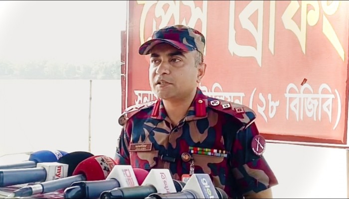 যাদুকাটায় ‘মব সৃষ্টি করে’ বালু লুট, বন্ধ না হলে নদী ভাঙন নিয়ন্ত্রণের বাইরে চলে যাবে
