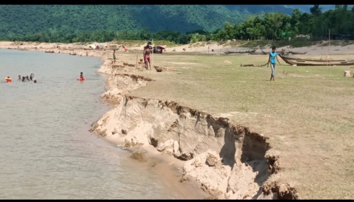 ‘মব’ সৃষ্টি করে যাদুকাটার বালু লুট জড়িত একাধিক সিন্ডিকেট