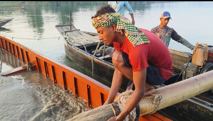 ধোপাজান খুবলে খাচ্ছে ‘লিমপিড ইঞ্জিনিয়ারিং’