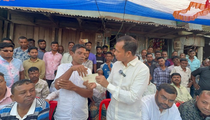 ১০ লাখ টাকার চেক ফেরত দিয়েছি, কর্মীর ভালোবাসা গ্রহণ করেছি : কামরুজ্জামান কামরুল