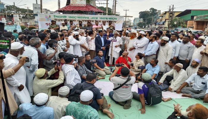 উন্নয়ন বৈষম্যের প্রতিবাদে উত্তাল সিলেট ৬ ঘণ্টা সড়ক অবরোধ