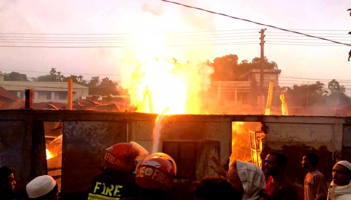 জগন্নাথপুরে অগ্নিকান্ডে ১০ দোকান পুড়ে ছাই, ২ কোটি টাকার ক্ষতি