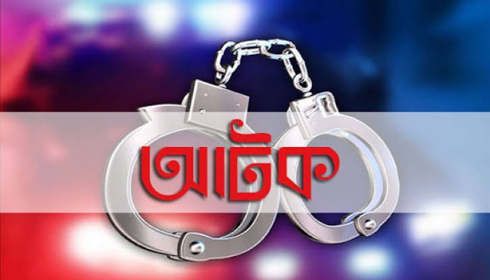৬০ পিস ভারতীয় শাড়িসহ চোরাকারবারি আটক