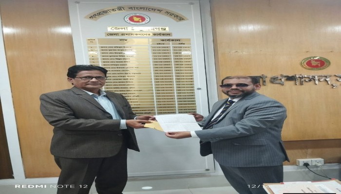 অধ্যাপক শাহেদ আলীর চিঠি ঐতিহ্য জাদুঘরে সংরক্ষণের জন্য হস্তান্তর
