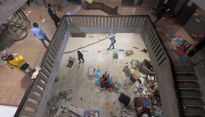 ধানমন্ডিতে ছায়ানট ভবনে ভাঙচুর ও আগুন