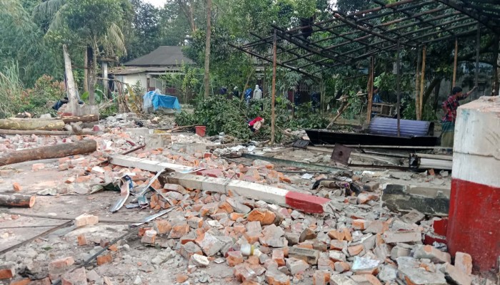যাত্রীছাউনি নির্মাণ ও রিভারভিউ-লঞ্চঘাট সড়ক পুনরায় চালুর আশ্বাস