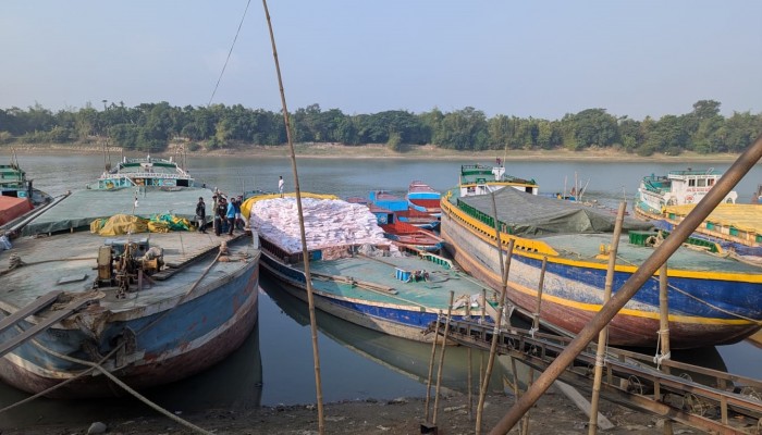 সরকারি সার বিক্রি হচ্ছে কালোবাজারে