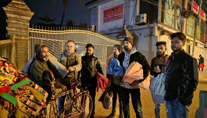 শীতার্তদের পাশে দাঁড়িয়েছে কর্ণিকার মুক্ত স্কাউট গ্রুপ