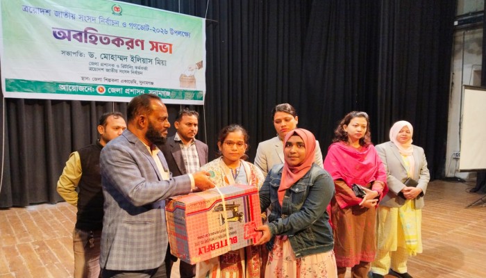 সুনামগঞ্জে নারীদের অংশগ্রহণে গণভোটের অবহিতকরণ সভা ও সেলাই মেশিন বিতরণ