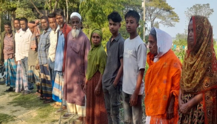 কৃষকের ওপর হামলাকারীদের শাস্তির দাবিতে মানববন্ধন