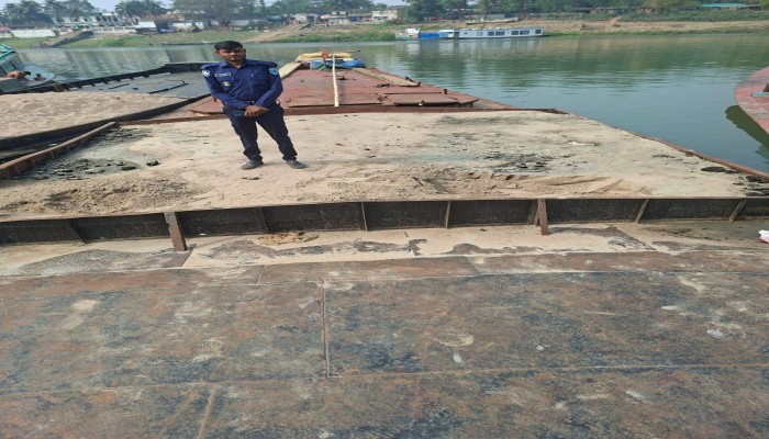 সুরমা নদী থেকে অবৈধভাবে বালু উত্তোলন, ৩ নৌকা জব্দ