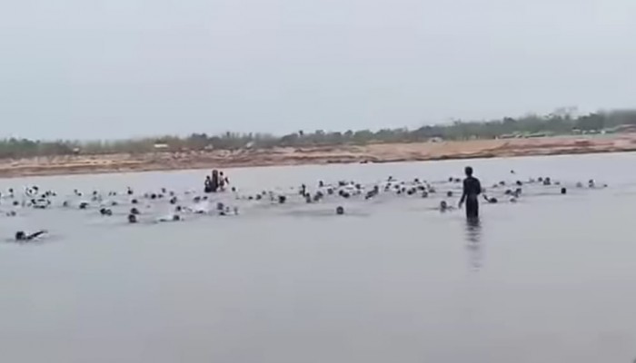 যাদুকাটা নদীতে নৌকা ডুবে হলো শিশু সুফিয়ার মৃত্যু