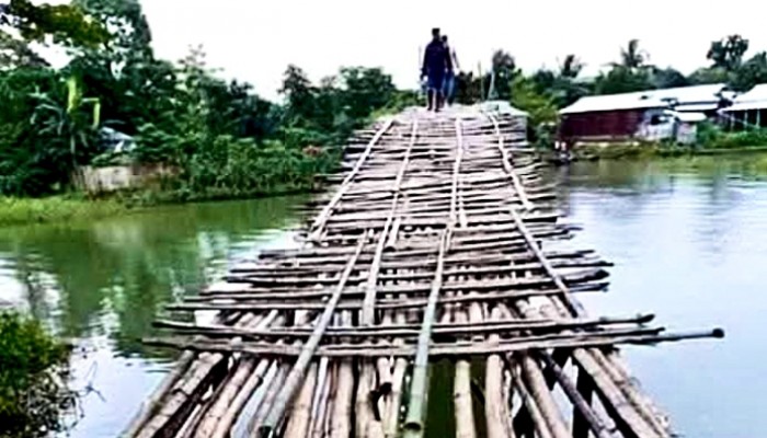তাহিরপুরে সেতুর অভাবে যুগ যুগ ধরে দুর্ভোগে চার গ্রামের মানুষ