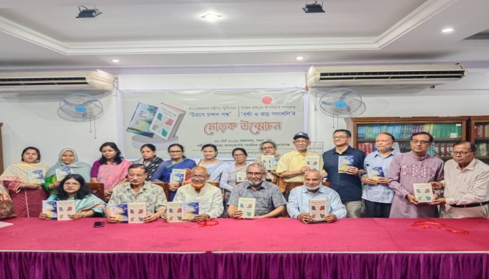 উরসে চন্দন গন্ধ’ এবং ‘বর্ষা ও রুদ্র পদাবলি’ গ্রন্থের মোড়ক উন্মোচন