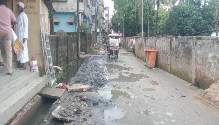 বৃষ্টিতেই জলাবদ্ধতা, ছাতক পৌরবাসীর দুর্ভোগ চরমে