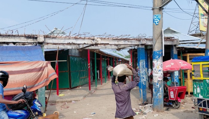 শান্তিগঞ্জে বিএনপি নেতার বিরুদ্ধে যাত্রীছাউনি দখল ও ভাঙচুরের অভিযোগ