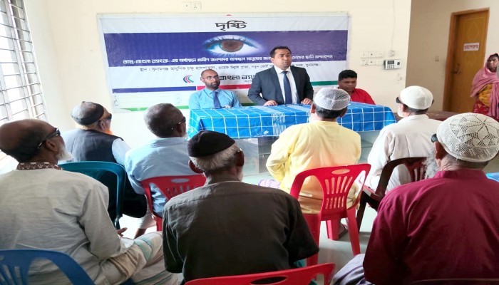 ডাচ্-বাংলা ব্যাংকের অর্থায়নে দরিদ্র রোগীদের বিনামূল্যে চোখের ছানি অপারেশন