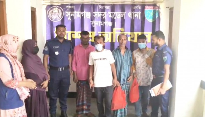 শহরে অর্ধ কোটি টাকার স্বর্ণ ও ডলার চুরির ঘটনায় গ্রেফতার ৫