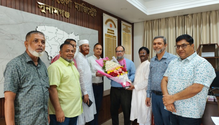 জেলা প্রশাসকের সঙ্গে ব্যবসায়ী নেতৃবৃন্দের সৌজন্য সাক্ষাৎ