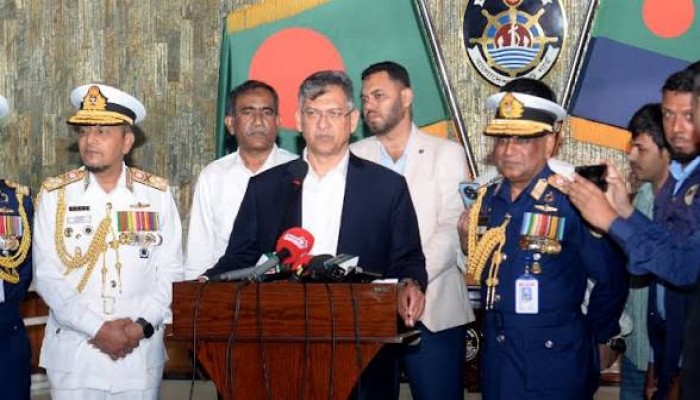 পরিস্থিতি বিবেচনায় ধাপে ধাপে ব্যারাকে ফিরবে সেনাবাহিনী: স্বরাষ্ট্রমন্ত্রী