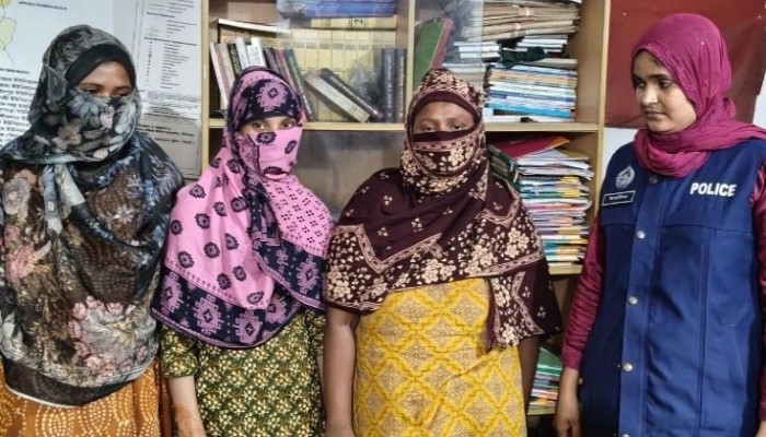লেডি গ্যাংয়ের প্রধানসহ গ্রেফতার ৩