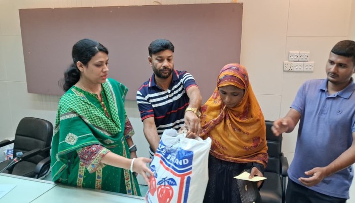 ইউএনওর সহায়তা পেলেন দুর্ঘটনায় নিহত ৮ পরিবারের সদস্যরা