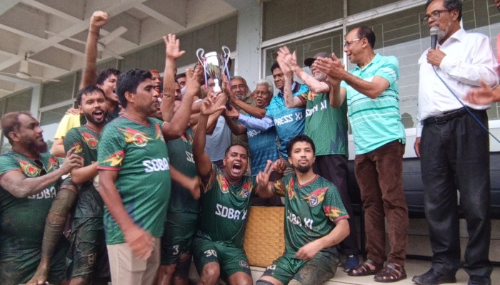 প্রীতি ফুটবল ম্যাচে সাংবাদিকদের ৪-১ গোলে হারালেন আইনজীবীরা