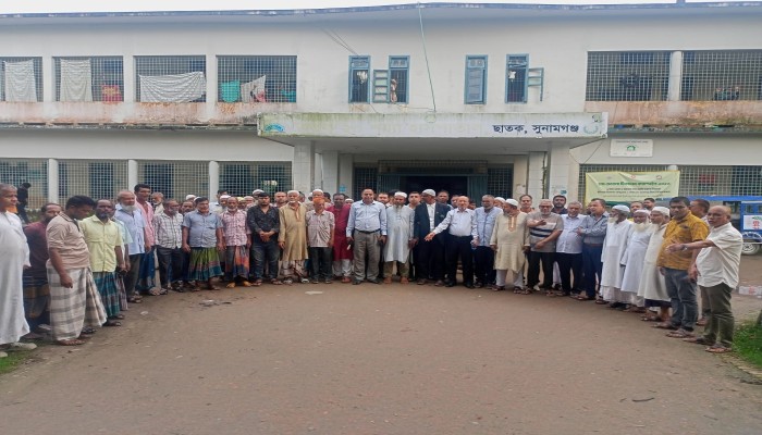 কৈতক হাসপাতালের জায়গা দখল চেষ্টার প্রতিবাদে এলাকাবাসীর মানববন্ধন