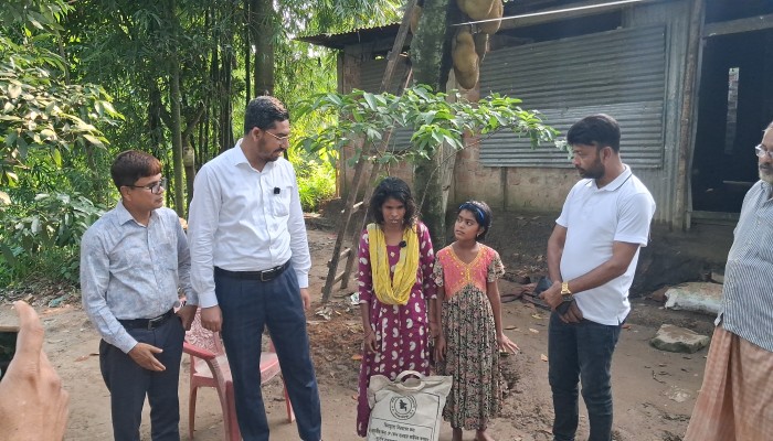 দৃষ্টিপ্রতিবন্ধী রিক্তা রানীর পাশে বিশ্বম্ভরপুর উপজেলা প্রশাসন