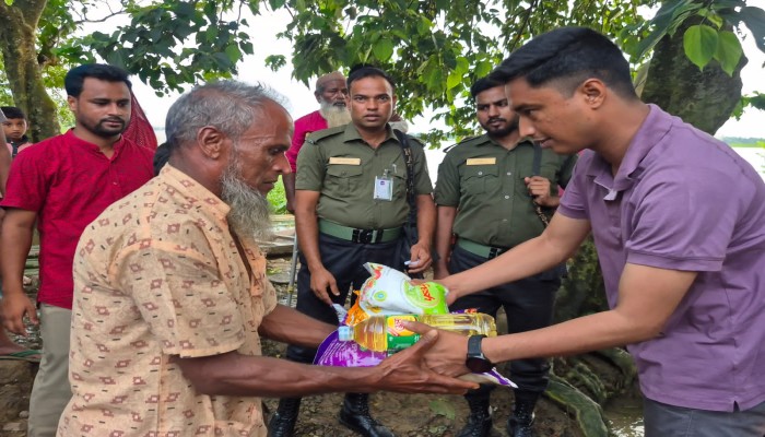 ‎ক্ষতিগ্রস্ত বর্গাচাষীদের পাশে ইউএনও সঞ্জয় ঘোষ