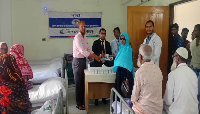 ডাচ্-বাংলা ব্যাংকের অর্থায়নে ৩৪ দরিদ্র রোগীর চোখের ছানি অপারেশন