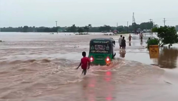 পাহাড়ি ঢলে বাড়ছে নদ-নদীর পানি