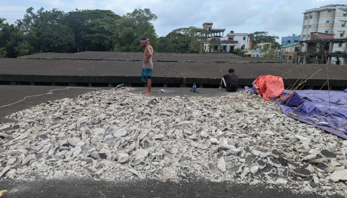 নির্মাণের ৬ বছরেই নষ্ট ৮ খাদ্যগুদামের ছাদ