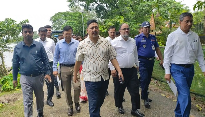 উড়াল সড়ক প্রকল্প পরিদর্শনে মন্ত্রিপরিষদ সচিব নাসিমুল গনি