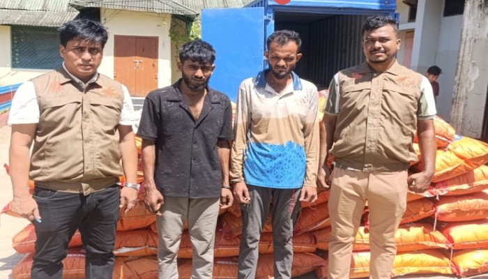 ভারতীয় জিরা-ফুচকাসহ আটক ২, কাভার্ডভ্যান জব্দ