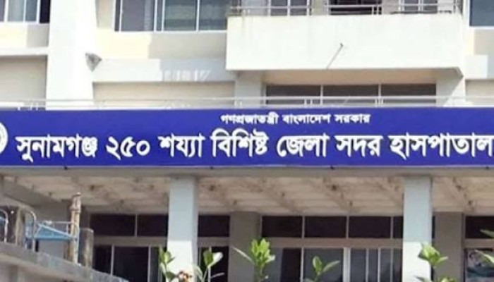 আবারও হাসপাতালে ঢুকে নারী কর্মীকে পেটালো বখাটে