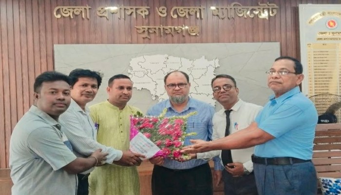 জেলা প্রশাসকের সঙ্গে জন্মাষ্টমী উদযাপন পরিষদ নেতৃবৃন্দের সৌজন্য সাক্ষাৎ